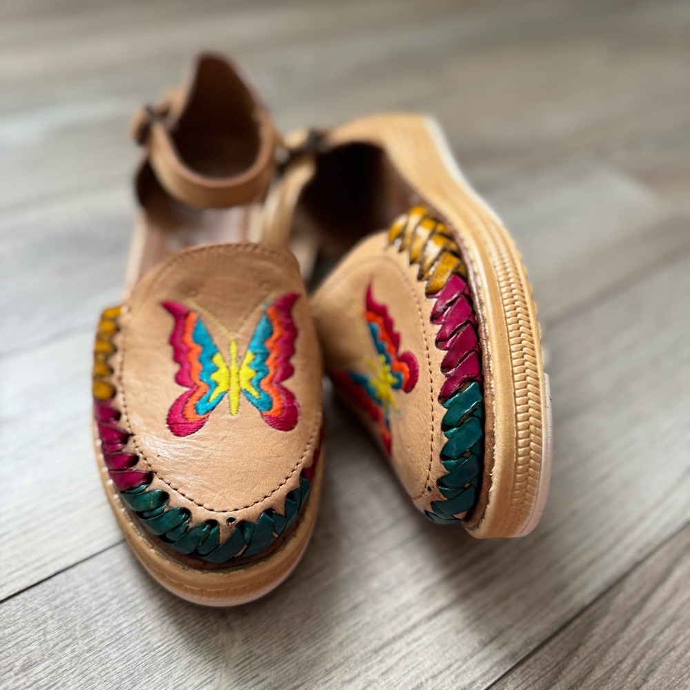 Fanny Artesanias Leather Sandals 
Hecho En Mexico